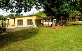 Chacara Charmosa Com Piscina, Campo De Futebol