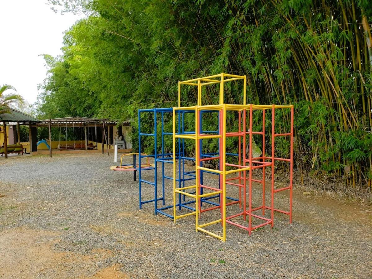 Chacara Charmosa Com Piscina, Campo De Futebol Guaratinguetá Exterior foto